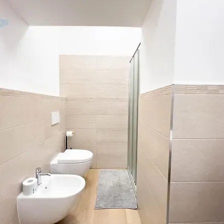 Imbriani 4s Tirabora Short Rent Trieste