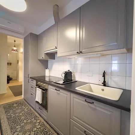 Imbriani 4s Tirabora Short Rent Apartment